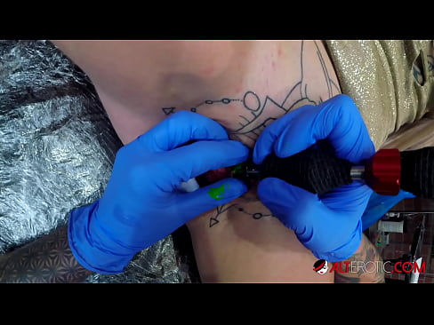 ❤️ La bomba Sully Savage, molt tatuada, es va tatuar al clítoris ❤️ Porno preciós al porno ca.psi-mass.ru ❤